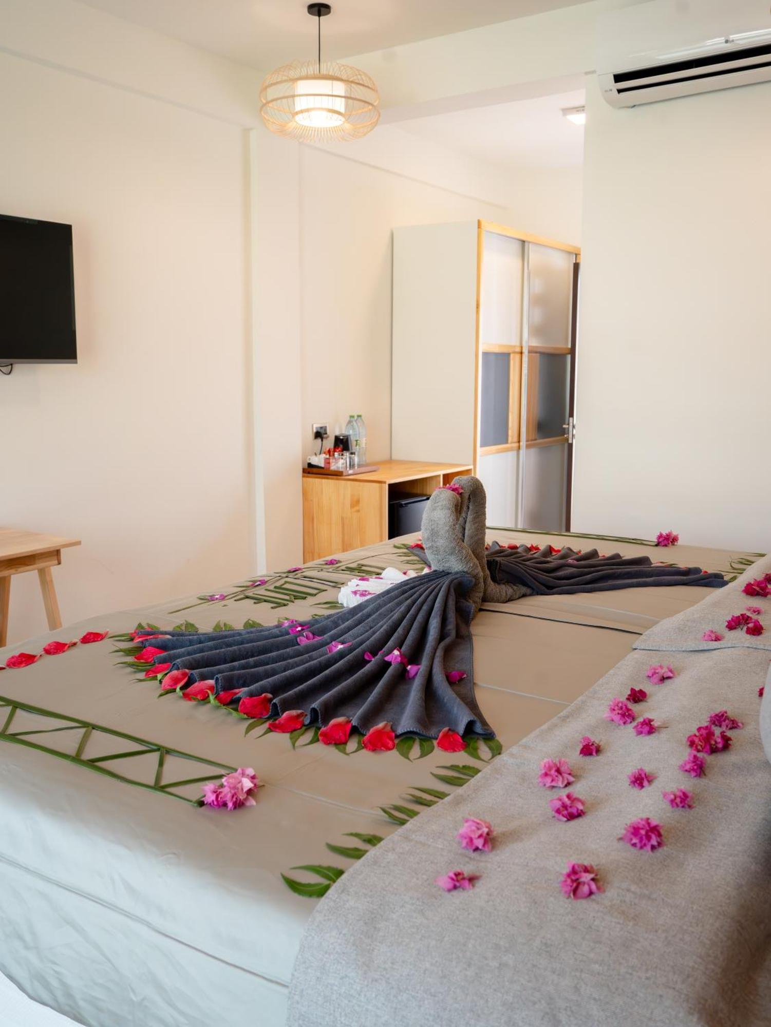 Ahola Thoddoo, Maldives Hotel Екстериор снимка